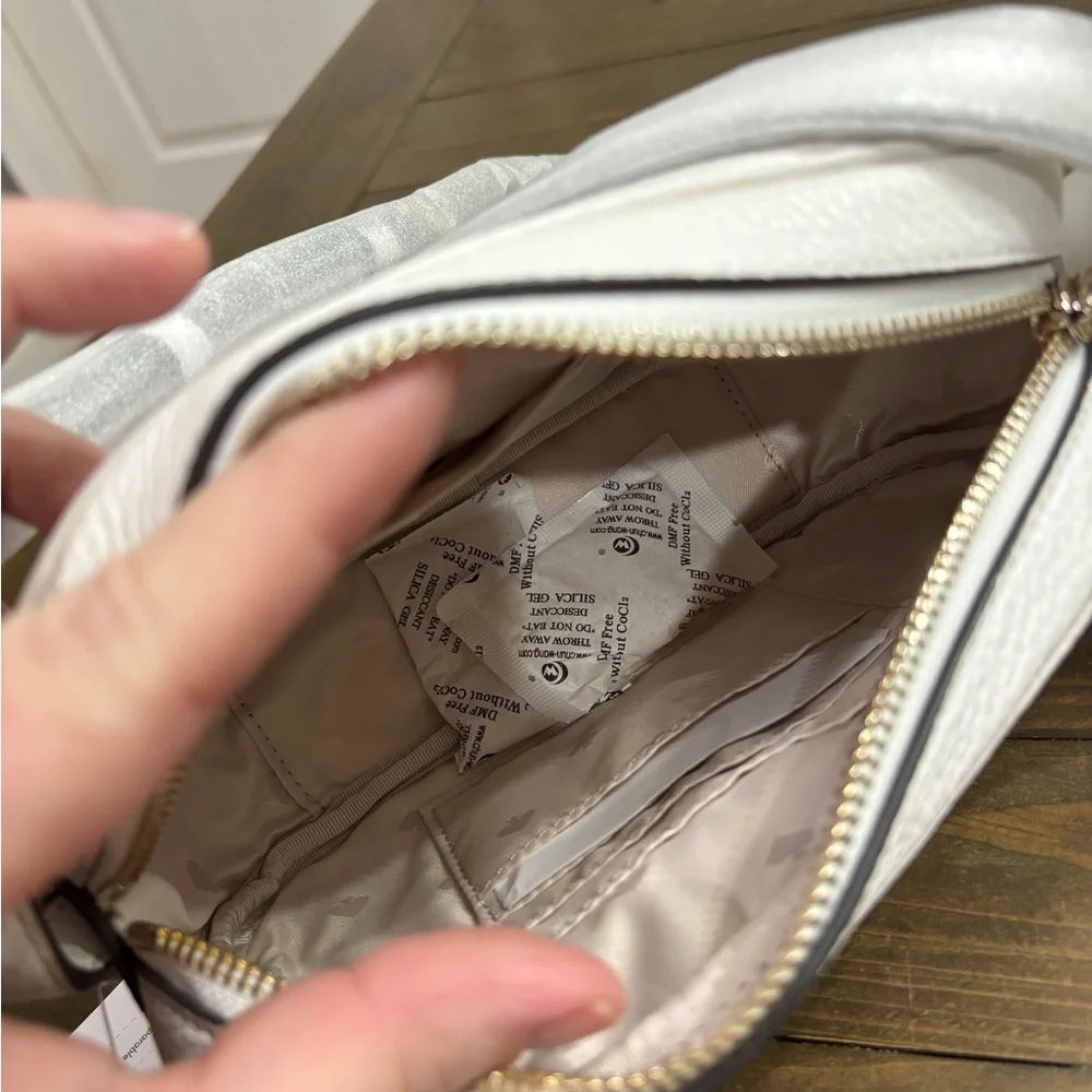 Kate Spade Kourtney Rainbow Logo Camera Bag in White Pebbled Leather NWT